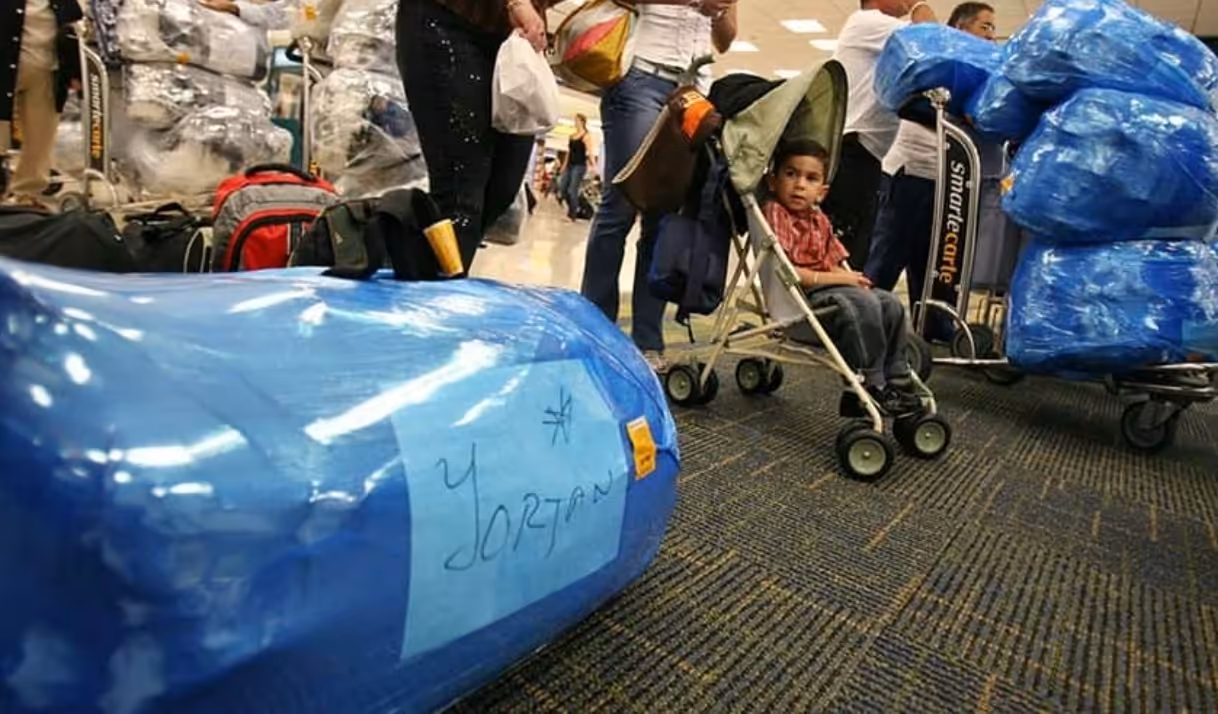 Agencia de Miami ofrece vuelos gratis a Cuba para ayudas: incluye maleta de 70 libras