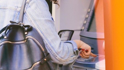 Banco cubano lanza la reserva de turnos para cajeros automáticos mediante Ticket
