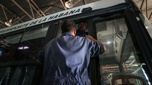 Habana: estrenarán ómnibus exclusivos para médicos en las próximas semanas, según oficialismo