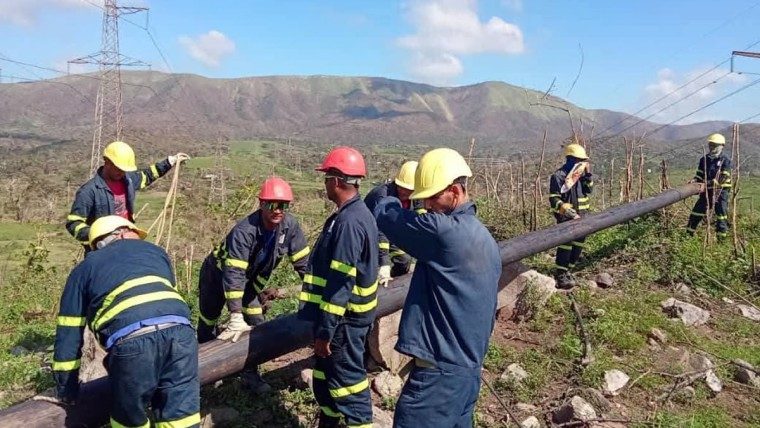 La tecera parte de Santiago de Cuba sigue sin electricidad tras el paso del huracán Melissa