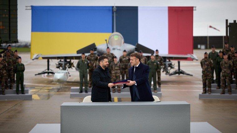 Macron y Zelenski avanzan en una nueva fase de cooperación militar entre Francia y Ucrania