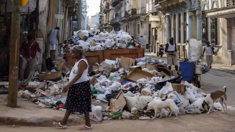 Movilizan a 600 barrenderos para limpiar la basura de La Habana ante su aniversario 506
