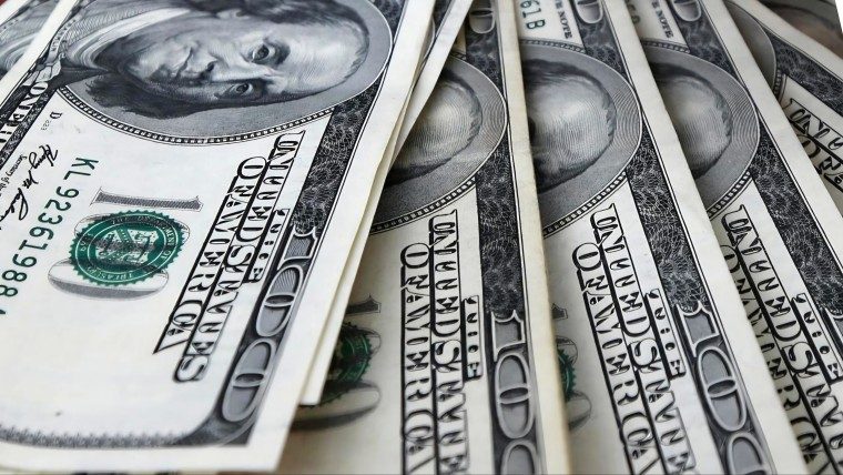 Buenas noticias: ¿Quiénes comenzaron a recibir los cheques de 2000 dólares anunciados por Trump?