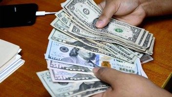 Banco Central y nueva política cambiaria: Pedro Monreal cuestiona el planteamiento oficial sobre el mercado informal