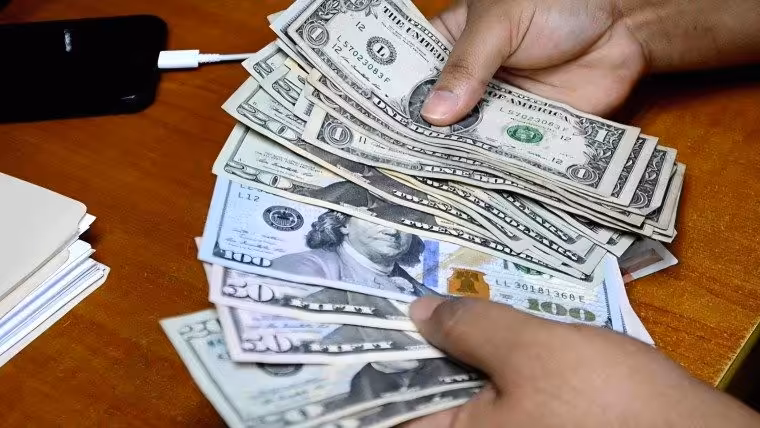 Banco Central y nueva política cambiaria: Pedro Monreal cuestiona el planteamiento oficial sobre el mercado informal