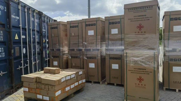 China dona 5000 sistemas fotovoltaicos para apoyar la recuperación eléctrica en zonas afectadas por el huracán Melissa en Cuba
