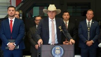 Florida presenta resultados de una operación conjunta que dejó más de 200 arrestos de depredadores sexuales indocumentados