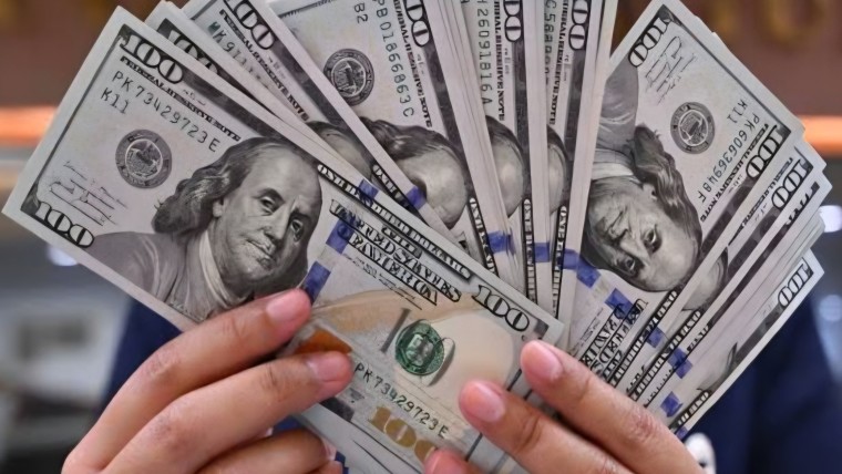 Nuevas caídas en la tasa de cambio: El dólar vuelve a bajar en el mercado informal cubano