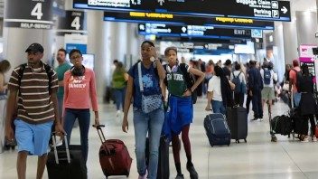 Alerta a viajeros: Estos pasaportes pueden caducar antes del vuelo y arruinarte tu viaje