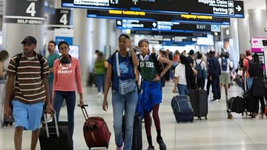 Alerta a viajeros: Estos pasaportes pueden caducar antes del vuelo y arruinarte tu viaje