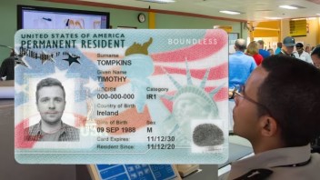 Aduana aplicará mayores controles a viajeros con green card de residentes de Estados Unidos
