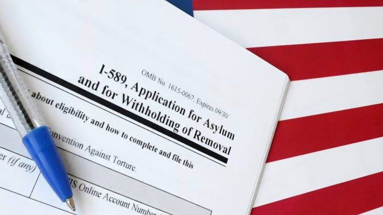 ¿Qué hacer tras la suspensión del asilo en Estados Unidos?