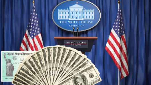 Donald Trump informa que enviará cheques de 2000 dólares a millones de estadounidenses