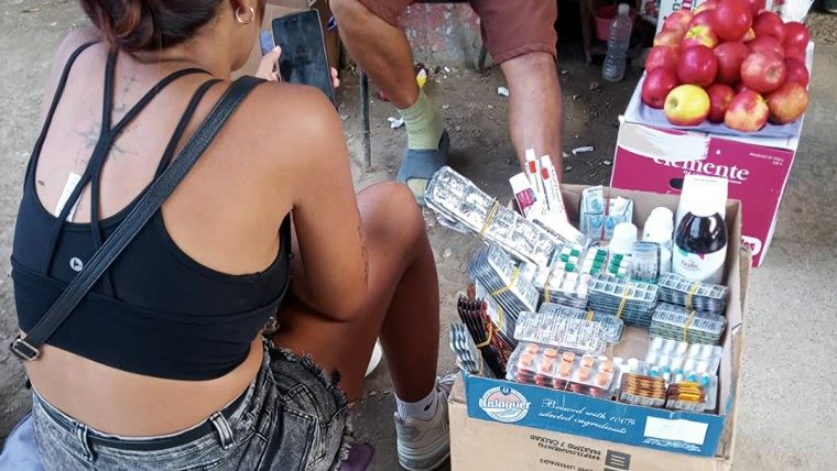 El mercado negro sustituye a las farmacias: lo que ocurre hoy en el Puente de 100