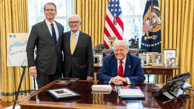 Trump ordena recortes fiscales y más control de remesas: así cambian las reglas para migrantes en Estados Unidos