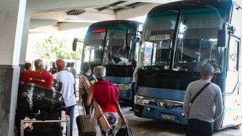 Ministerio de Transporte anuncia nuevas rutas y horarios en el oriente tras el huracán Melissa