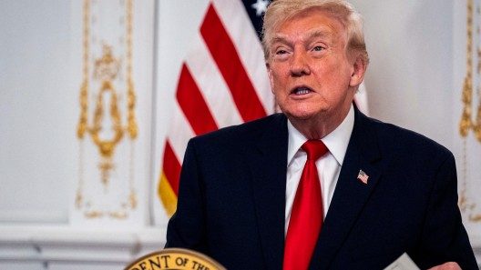 Trump eleva la presión sobre Cuba y sugiere posibles acciones tras otros frentes