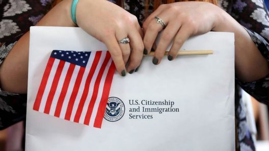 Cancelación de ciudadanía americana afecta a cubanos en Estados Unidos: A horas de hacerse ciudadana a esta cubana le dieron el NO