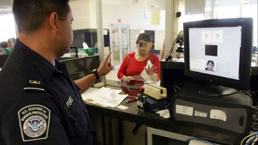 Más controles en aeropuertos de Estados Unidos: CBP pediría un selfie a quienes salgan del país