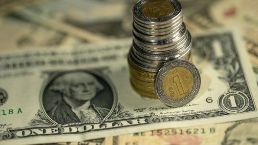 Economista cubano sobre nueva tasa de cambio oficial: «Será otra chapuza»