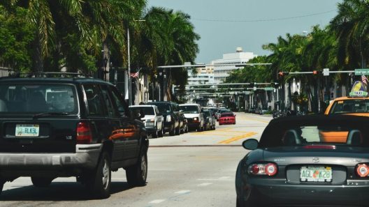 Marcos en la matrícula: lo que Florida dice y cómo no infringir la ley