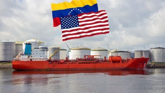 Trump ordena bloqueo total de petroleros que entren o salgan de Venezuela