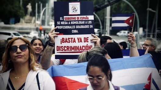 Médicos cubanos encabezan las homologaciones de títulos en España