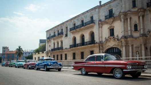 Cuba admite caída histórica de visitantes y pérdidas millonarias en turismo