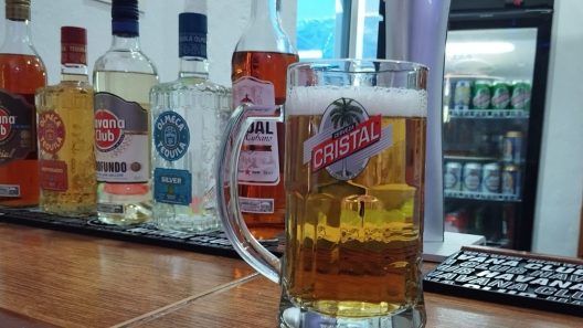 Negocios privados que venden en pesos cubanos podrán aceptar dólares o euros, pero deberán convertirlos según la tasa oficial