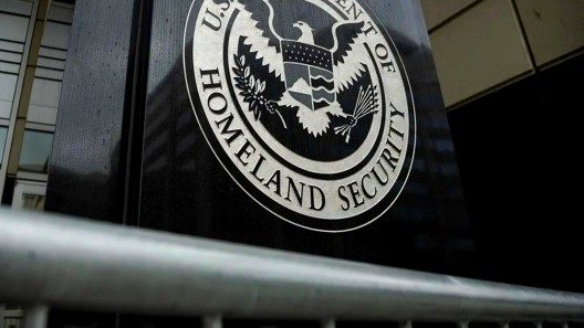 ¿Revisarán tu residencia? USCIS retoma casos ya aprobados y muchos cubanos podrían ser citados otra vez