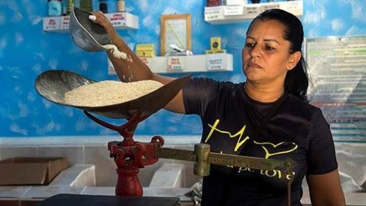 Actualización de la distribución de la canasta para diciembre con arroz, chícharos, azúcar y aceite