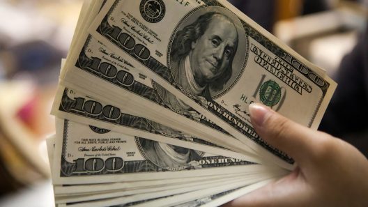 ¿Quiénes deberán transferir al estado el 20 % de sus dólares? La Nueva regla sobre las divisas en Cuba