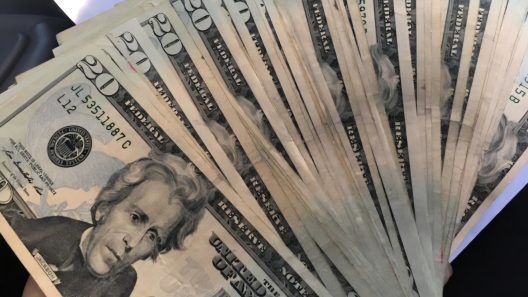 Gobierno de Estados Unidos piensa enviar un pago de 2000 dólares al 80% de los estadounidenses en 2026