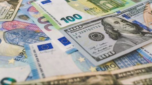 Precio del dólar y del euro en el mercado informal cubano hoy