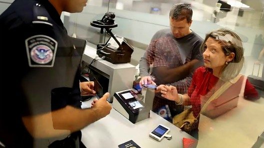 Prohibirían viajar a Estados Unidos a ciudadanos de unos 30 países, incluido Cuba