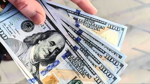 Sí, gobierno de Estados Unidos piensa enviar pagos directos de 2000 dólares para millones de personas en 2026