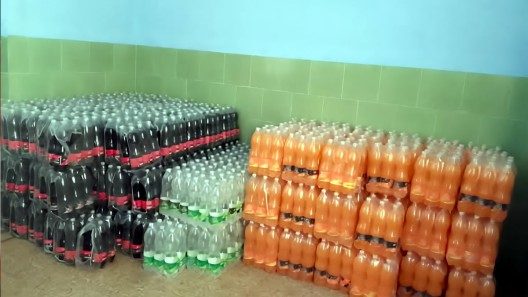 Policía decomisa más de 1600 pomos de refresco casero en una vivienda de Marianao