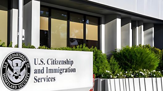 USCIS lanza unidad especial y endurece las revisiones para cubanos y venezolanos
