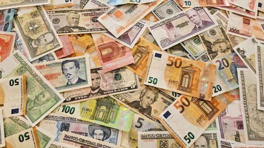 Aumento oficial en las tasas de cambio en Cuba hoy: dólar y euro siguen subiendo