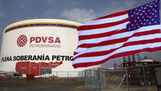 Trump anuncia que Estados Unidos controlará la industria petrolera venezolana y «el petróleo fluirá como debe»