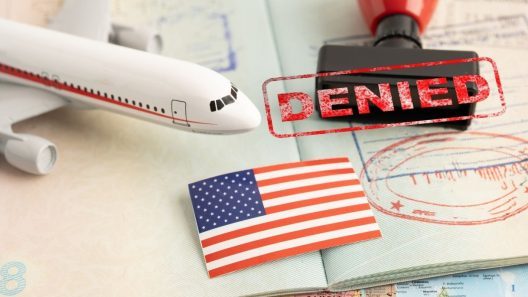 Gobierno de Trump revocó más de 100 mil visas en un solo año y seguirá