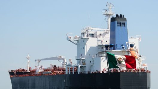 Estados Unidos permitirá envío de petróleo mexicano a Cuba