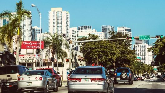 Revocarían licencias a negocios en Miami por comercio con Cuba