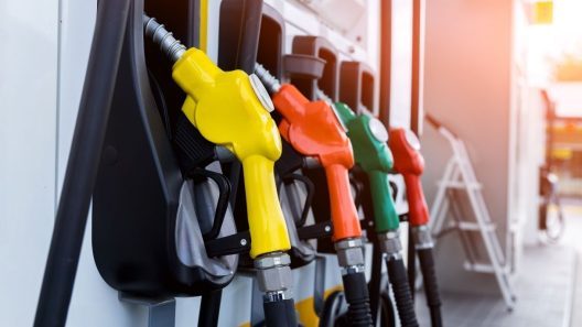 Baja el precio de la gasolina en EE.UU. y la Casa Blanca lo celebra a ritmo de Daddy Yankee