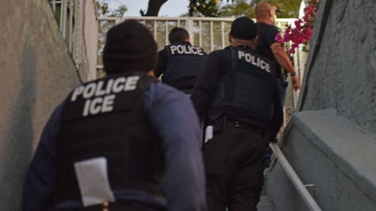 Acusan a cubano de atacar con su vehículo a oficiales de ICE en Texas