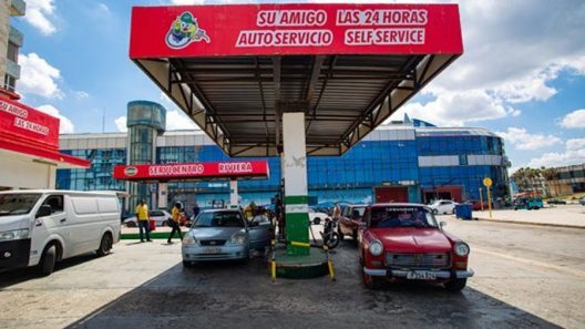 Escasez de gasolina en La Habana reaviva quejas por la prioridad a la venta en dólares