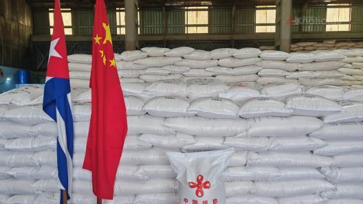 China entrega a Cuba el primer lote de ayuda alimentaria: 30000 toneladas de arroz para estas provincias
