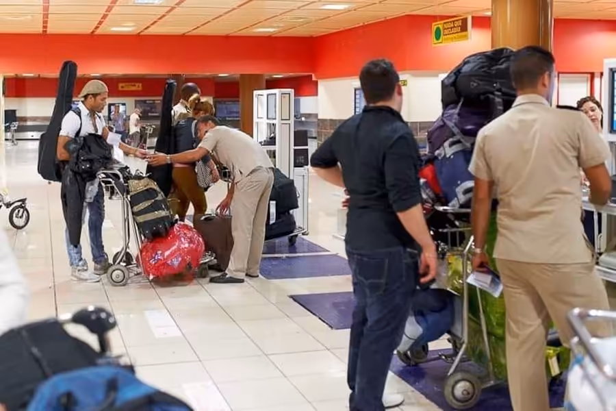Aduana y MININT refuerzan controles antidrogas en el Aeropuerto José Martí de La Habana
