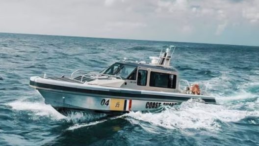 Guardia Costera continúa la búsqueda de sobrevivientes de una lancha en alta mar