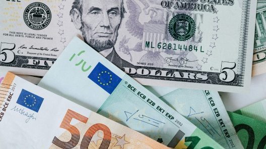 Sube el precio del dólar y el euro en Cuba: así amanecen las divisas en el mercado oficial e informal